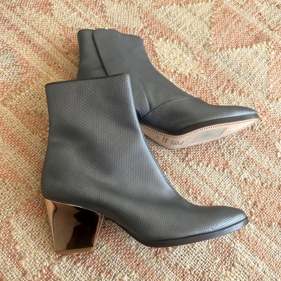 Zoe Lee Addis Bootie Size 40 Metallic Grey with Gold Heels Side Zip Ankle Boot - Picture 2 of 14
